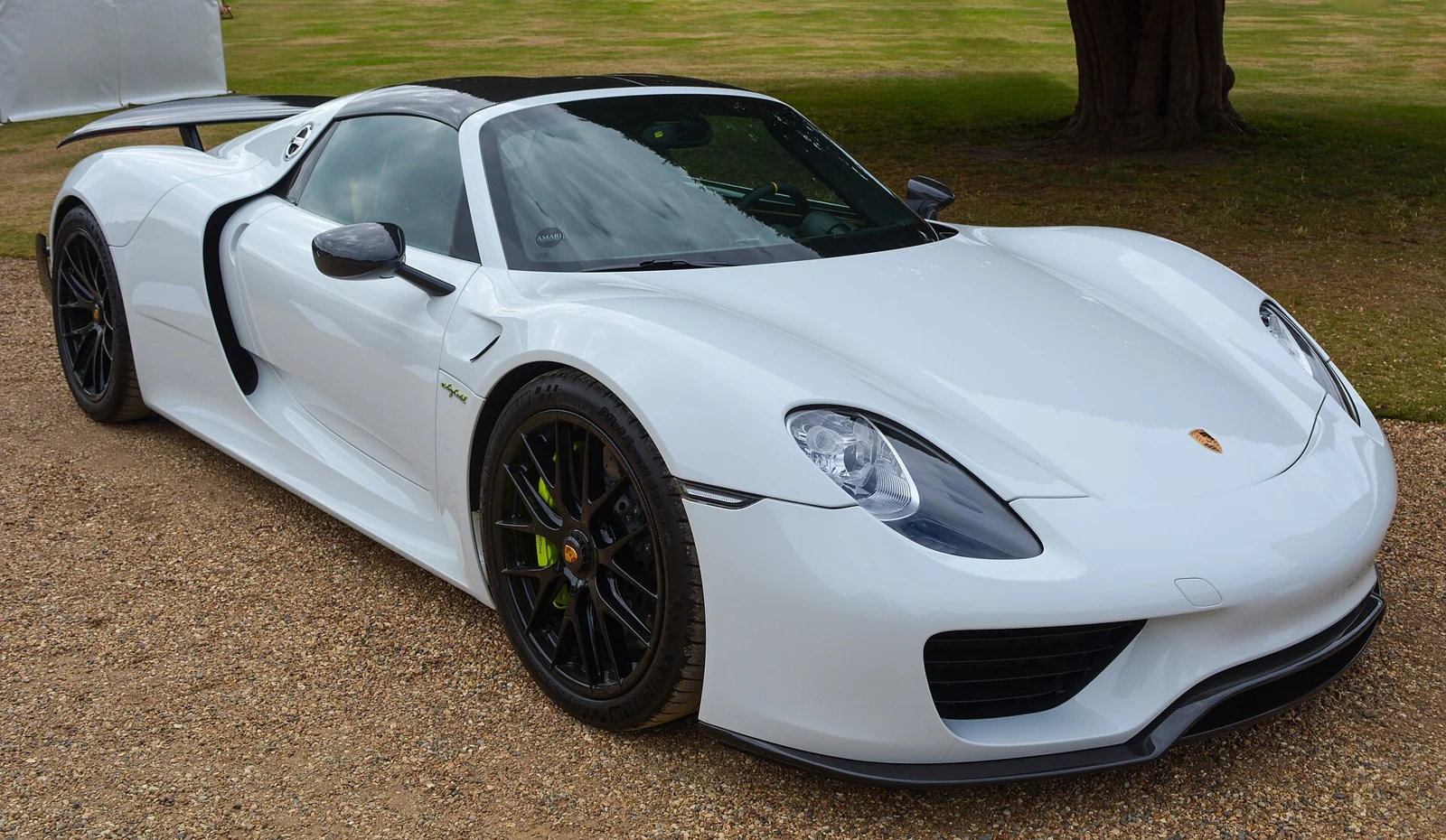 Porsche 918 Spyder photographed from the front three-quarter view